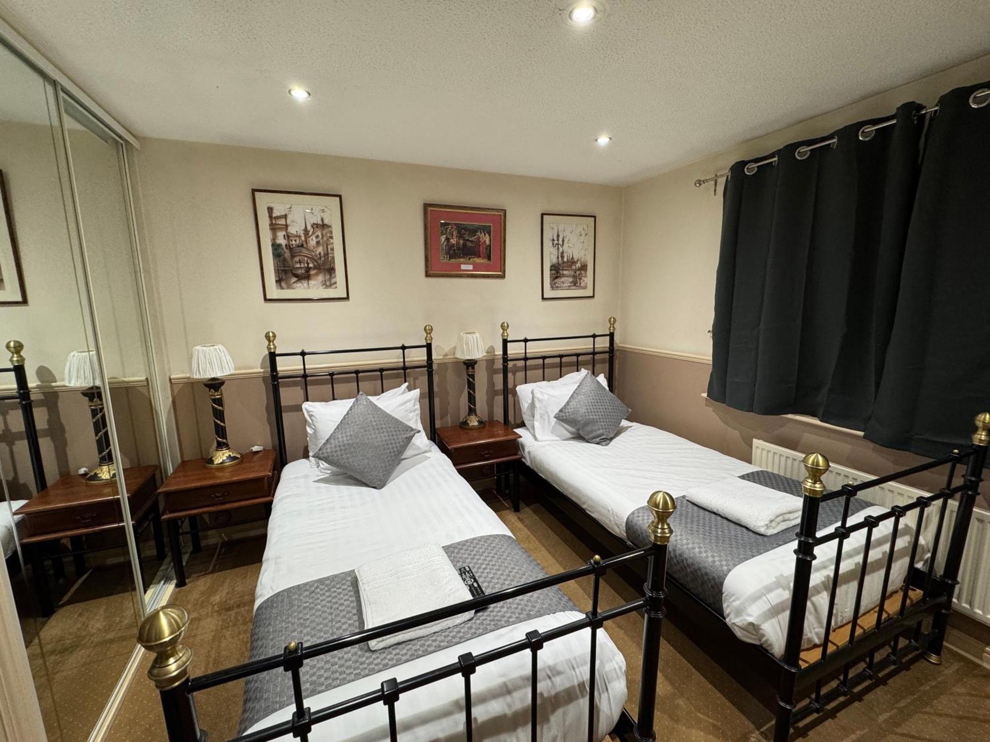 Arden Guest House B&B - Nec Birmingham - Birmingham Airport บิกเกนฮิลล์ ภายนอก รูปภาพ